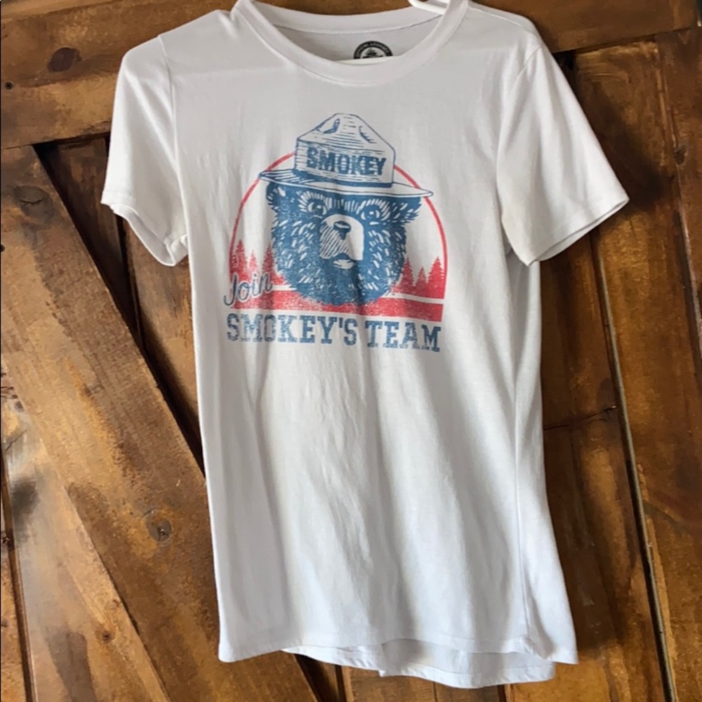 White Smokey the bear t shirt